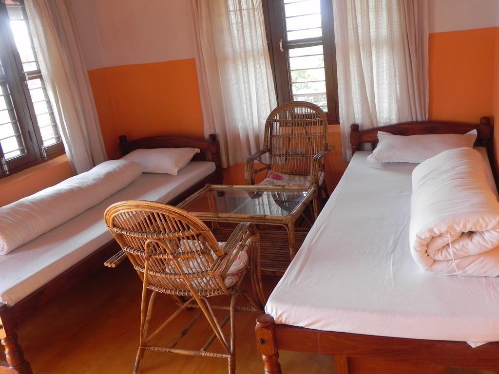 Rupa View Guest House Pokhara Oda fotoğraf